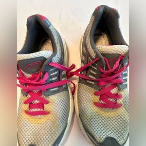 Avia Athletic Shoes Pink and Gray Have Breathable Mesh